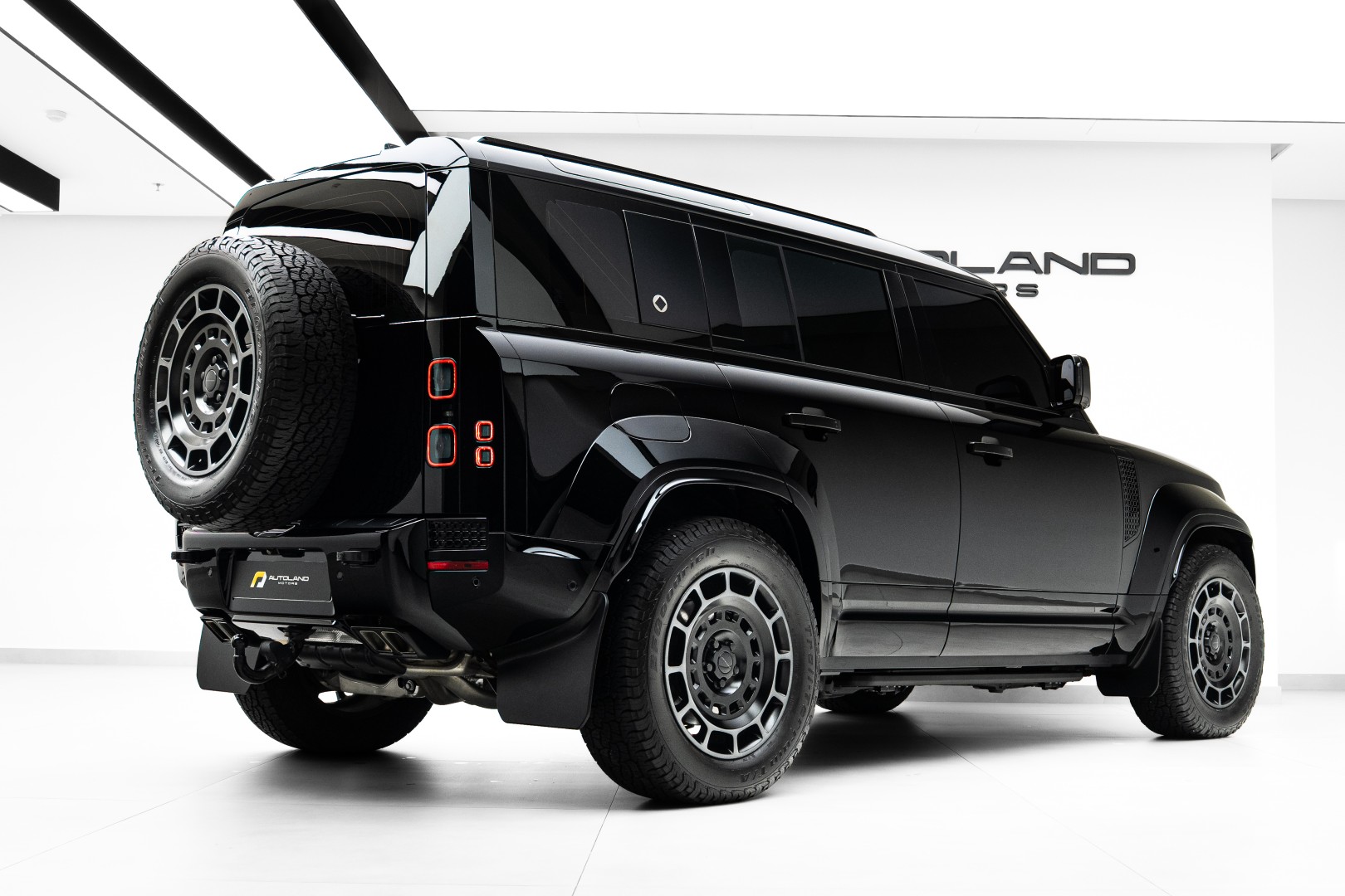 2026 LAND ROVER DEFENDER P635 OCTA BLACK EDITION | GCC DEALER WARRANTY & SERVICES